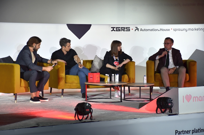 Panel dyskusyjny: Zuzanna Kwiatkowska, Jarek Jarzębowski, Michał Kowalczyk i prowadzący Maciej Kautz.